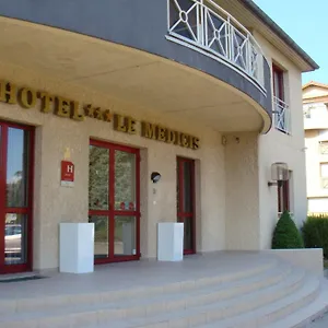 https://le-medicis-roussillon-en-isere.hotels-rhonealpes.com